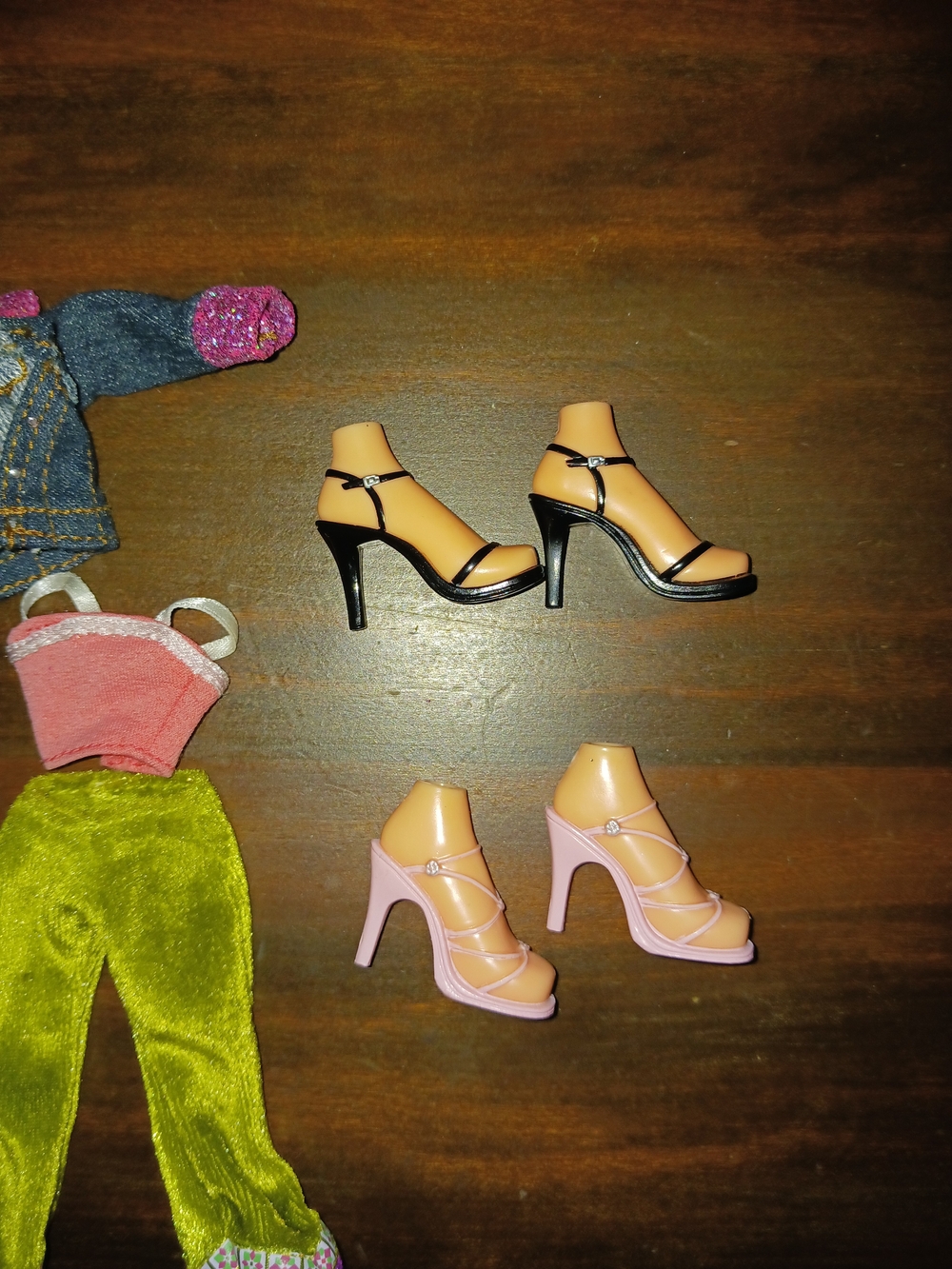 Mix Lot Vintage Bratz Doll Clothes Shoes - Picture 2 of 3